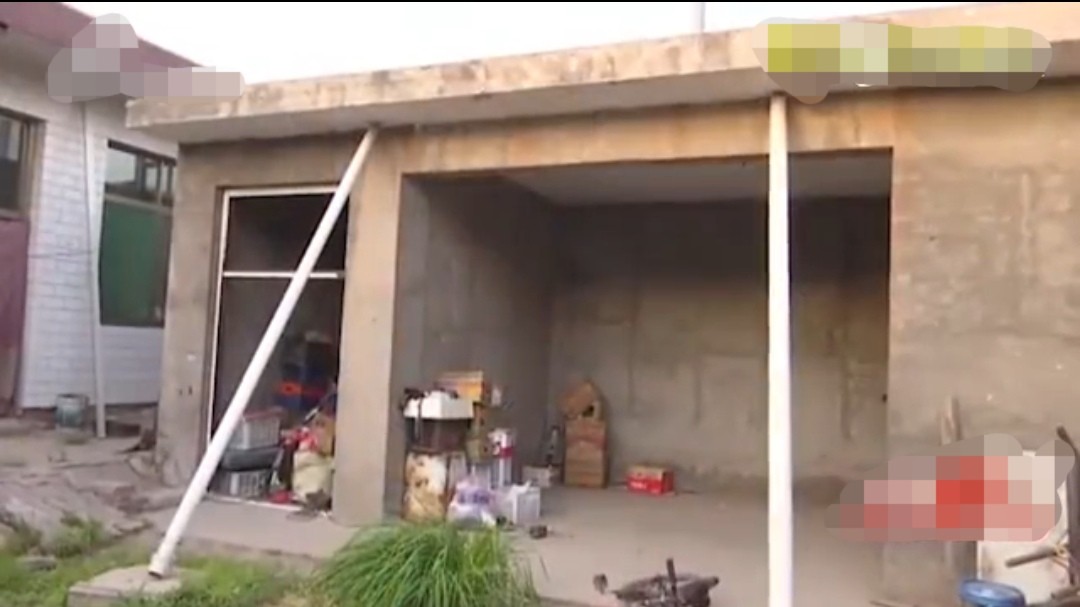 小伙月入过万，买双布鞋的钱还得靠偷，妻子直言：有前科才不给钱