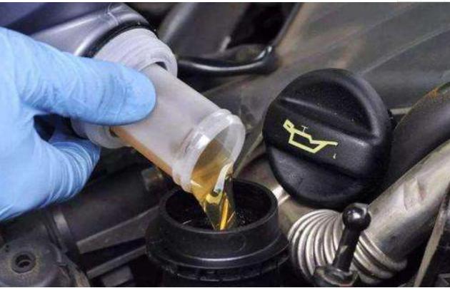 多长时间或行驶里程更换机油,换机油一年了公里数没到需要换吗