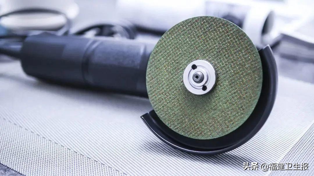 砂轮片击中眼球,砂轮片爆开击中头部事故