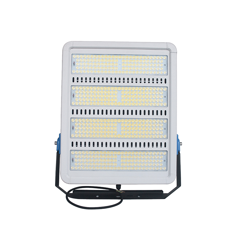 简单足球场灯光照明方案,足球场安高杆灯怎么选光源