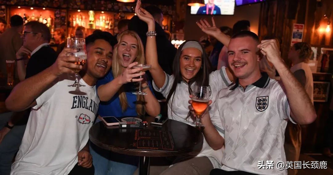 肯德基庆祝阿根廷夺冠,肯德基快闪酒吧