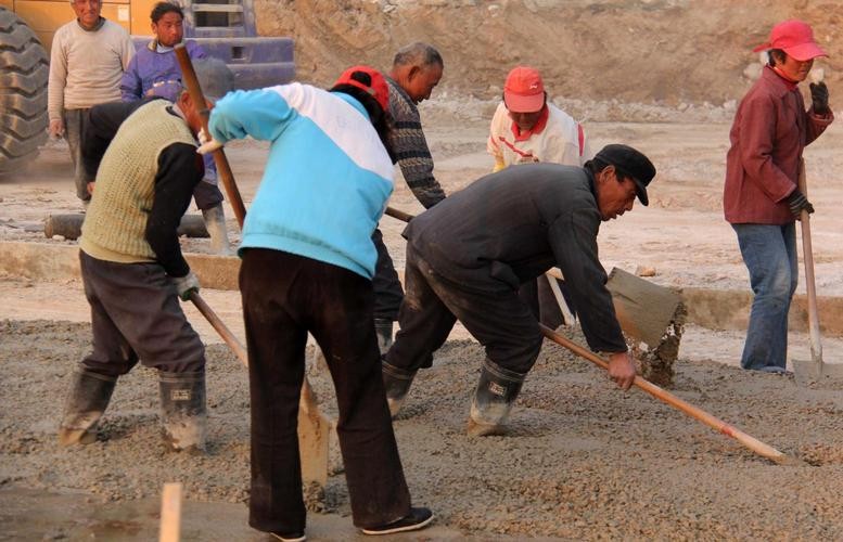 一男子喝白酒生命垂危,男子喝3斤酒成植物人
