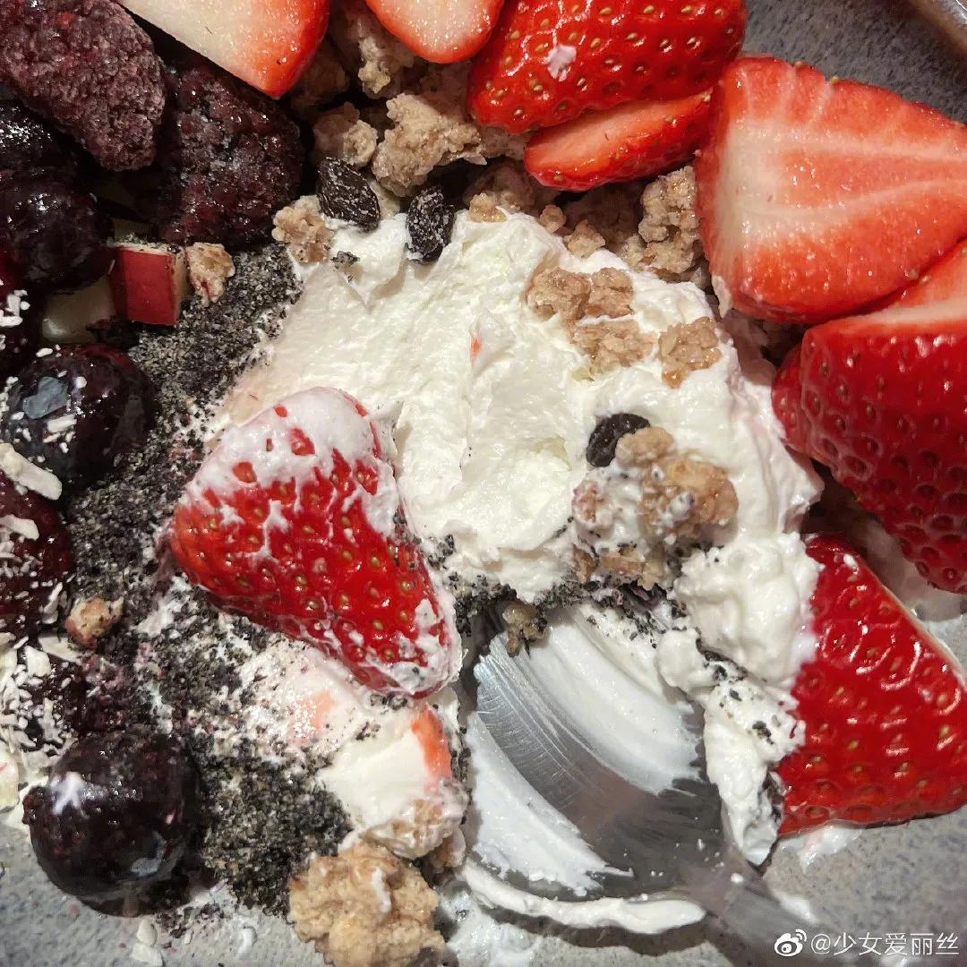 希腊旅游本地的酸奶,希腊酸奶自己做还是买