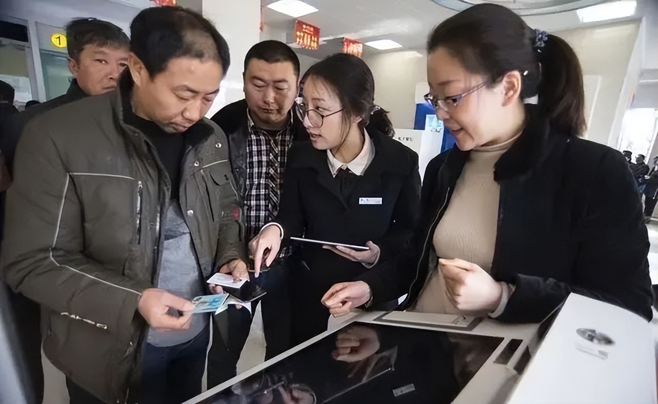 为什么银行喜欢叫你办理手机银行,银行为什么叫你办手机银行业务