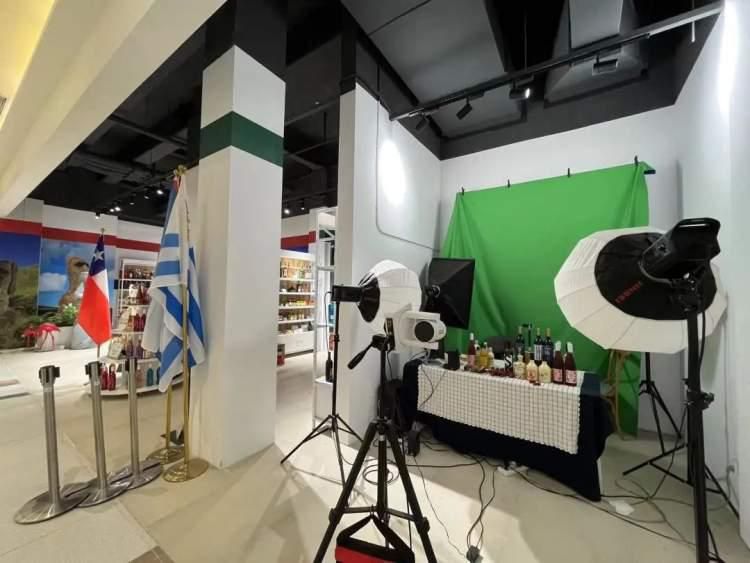 本区首个！快来这里体验“进博生活”~