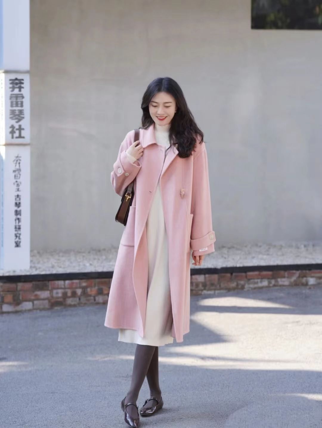 早春穿什么颜色的大衣好看,初冬的大衣怎么选