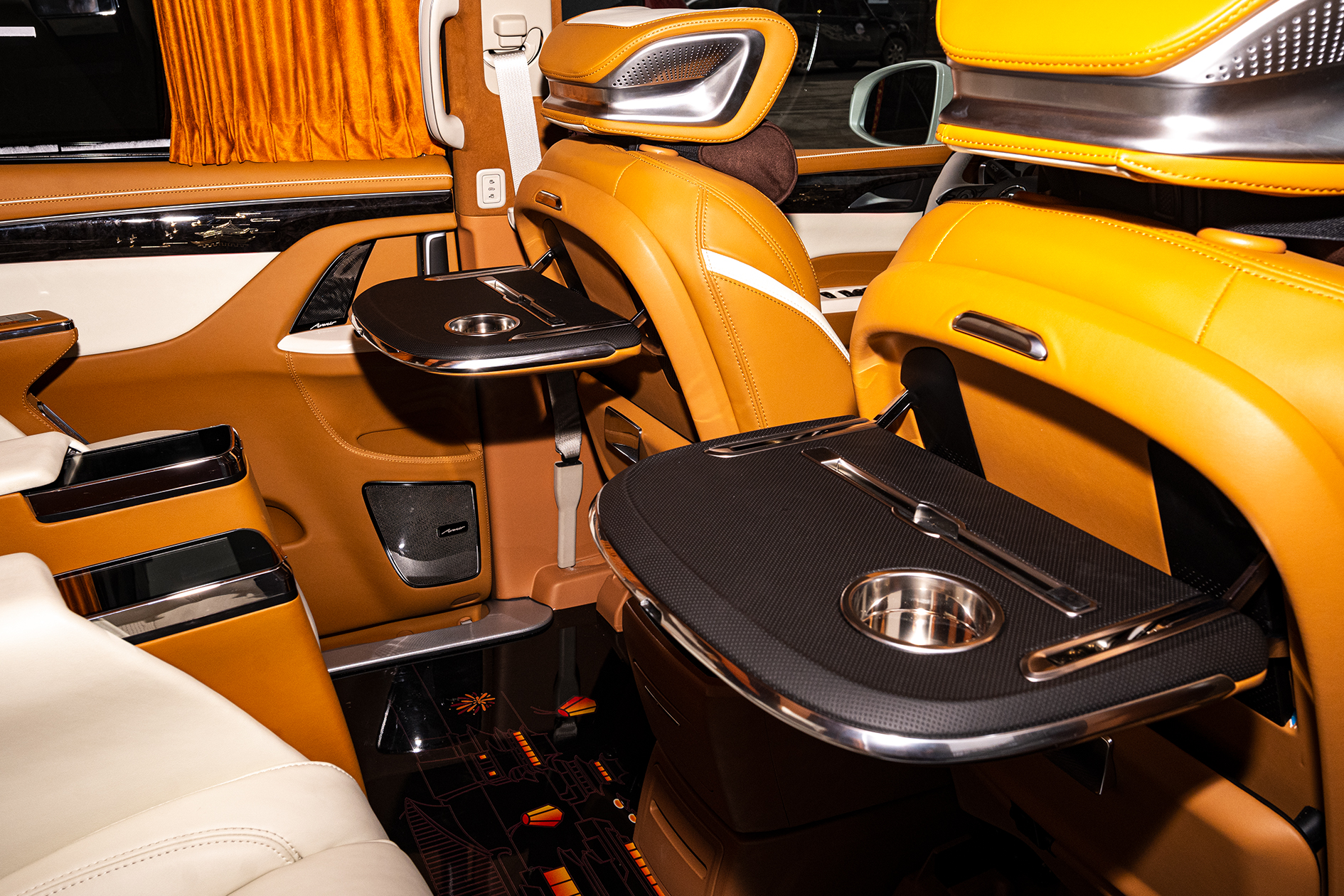 别克gl8商务外观,最新落地别克gl8公务舱豪华型