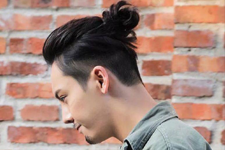 男生发际线秃适合剪什么头发,男生发量少发际线高适合什么烫发