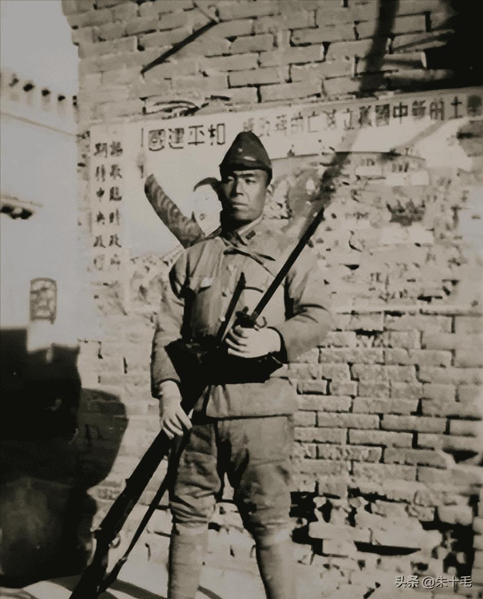 30张日本大*杀屠**罪行照片，日军闯入民宅祸害妇女，这就是罪证2