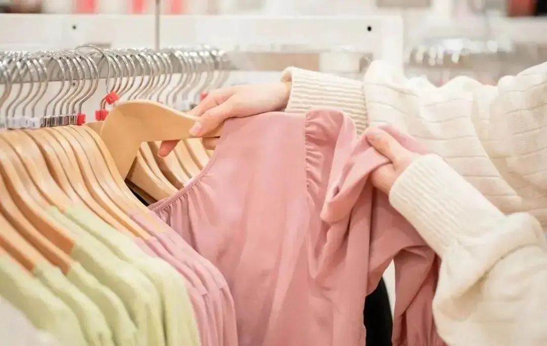 衣服最好不要超过几种颜色,贴身衣服买什么颜色好