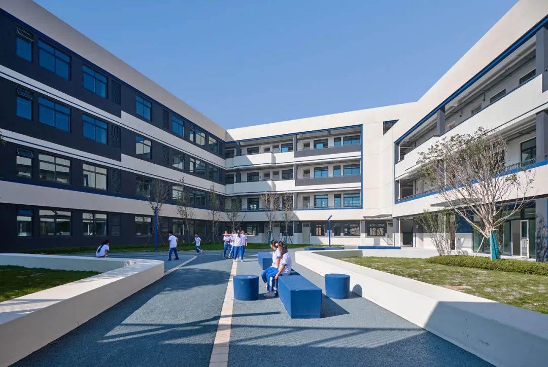 九年一贯制学校设计,阶梯式学校效果图