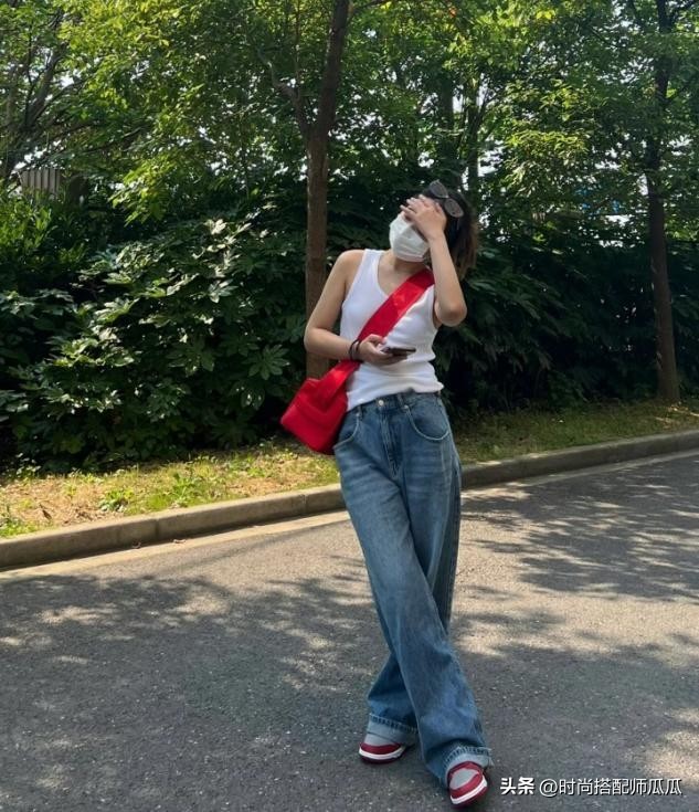 秋冬老头衫怎样搭配,老头衫都能穿出时尚感女款