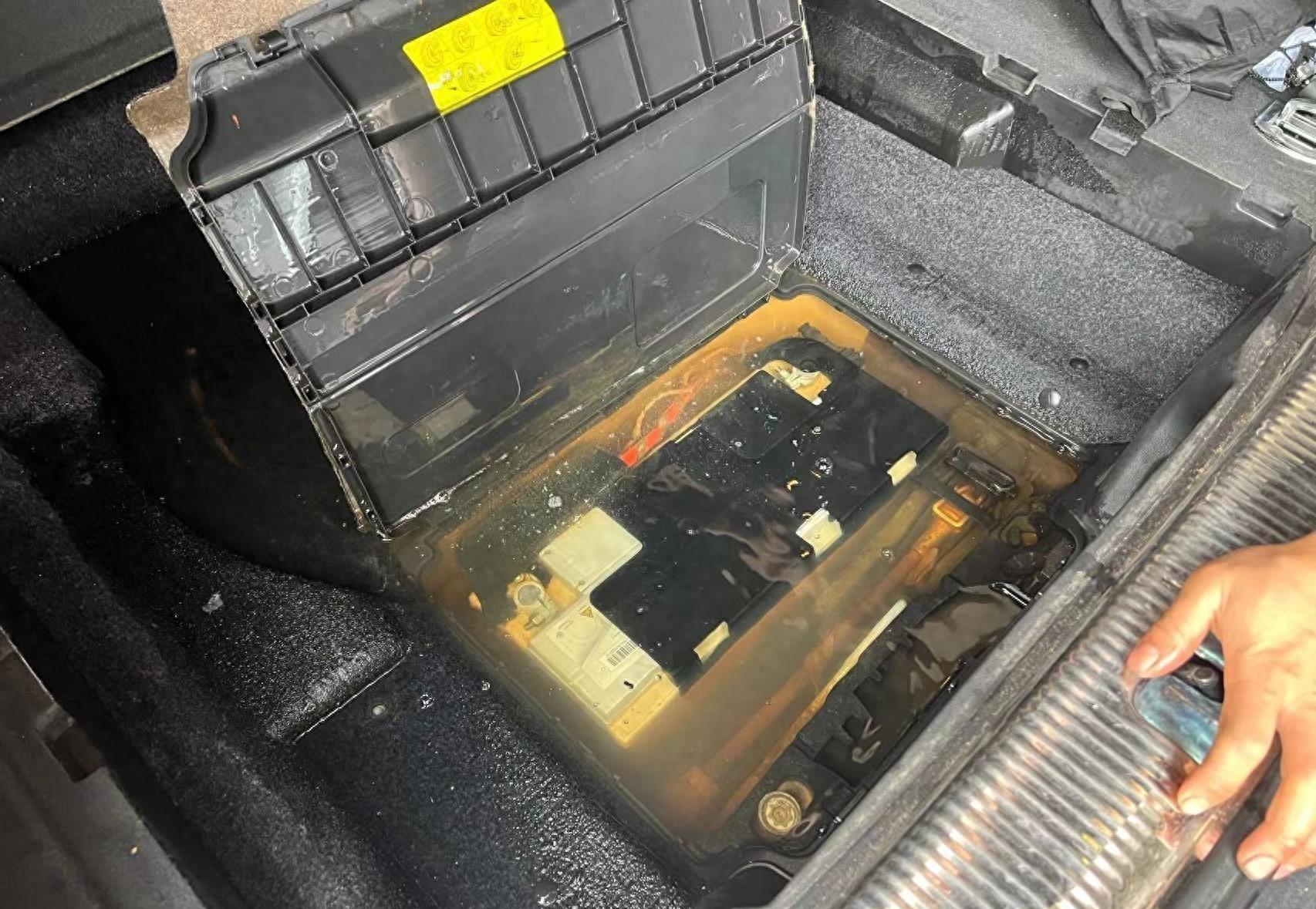 奥迪q5爆水管原因,奥迪q5落水