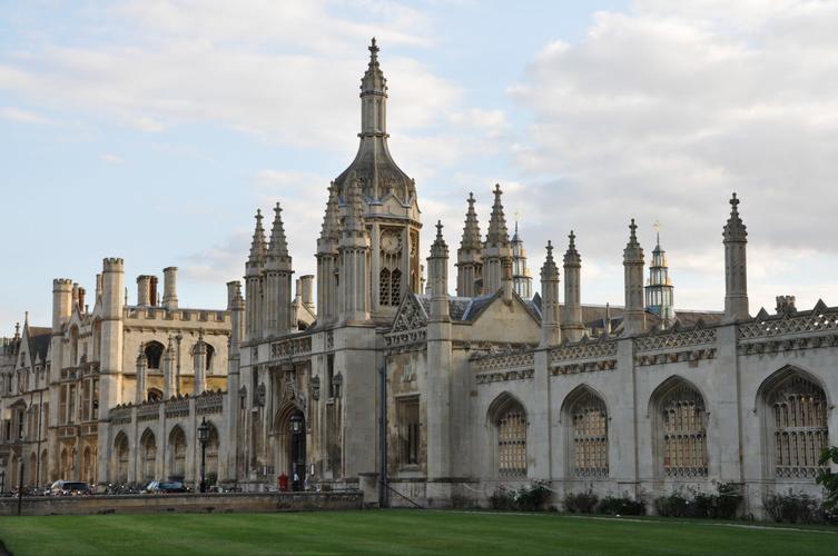 中世纪大学图书馆兴起的背景,简述中世纪神学发展历史