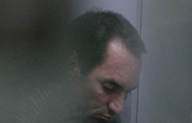 黑白两重天:球场狂欢,牢狱徘徊