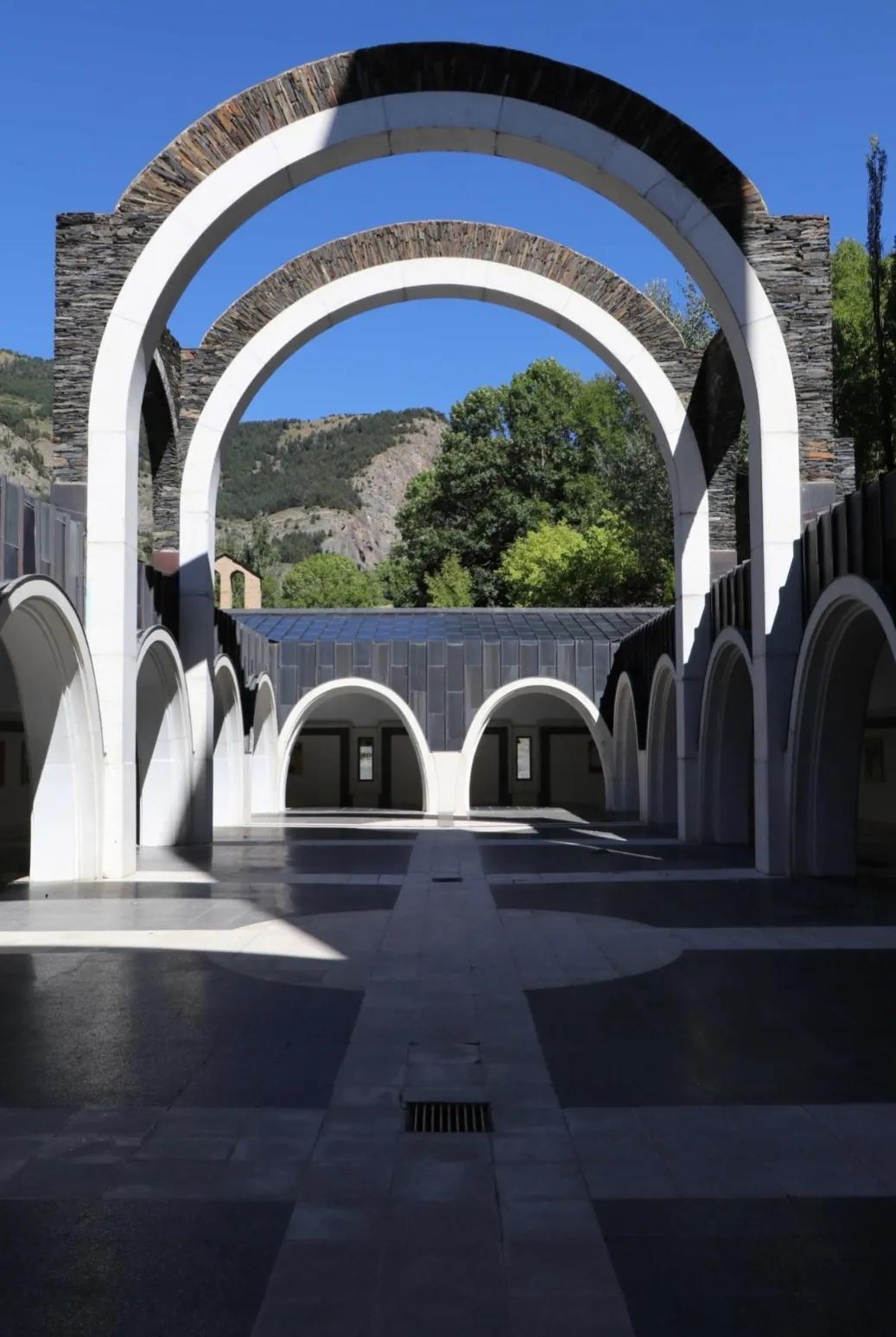 西班牙鬼才建筑师的梦幻世界,西班牙鬼才