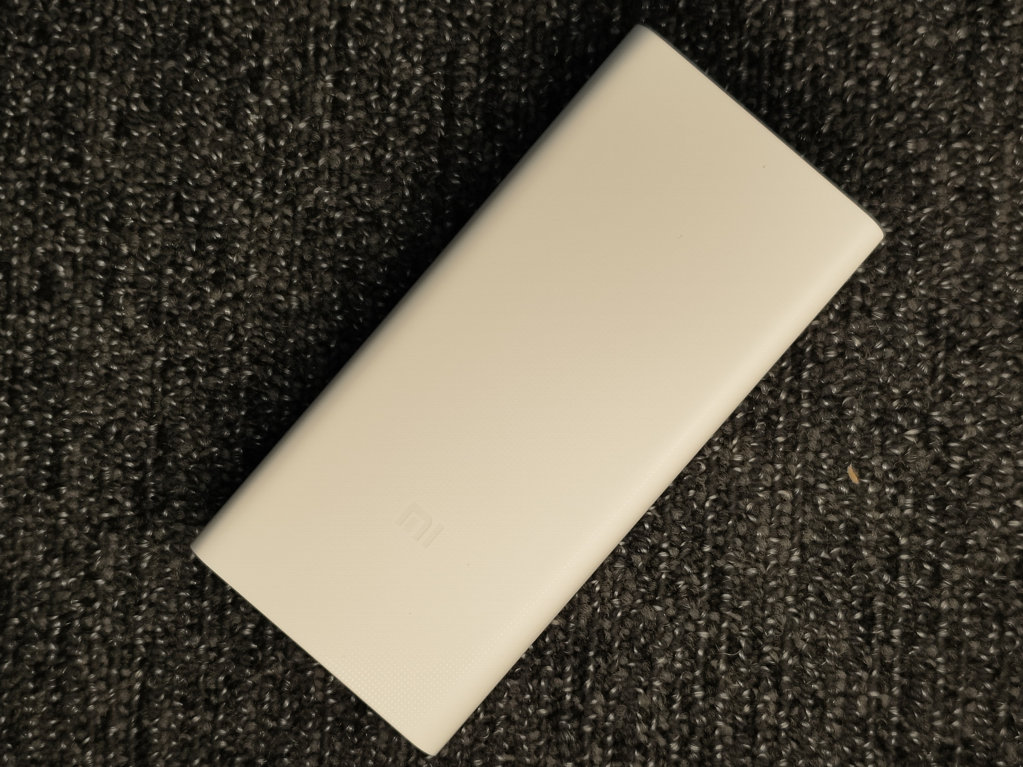 充电宝选10.5的还是18w,能充满20多部手机的充电宝该咋选