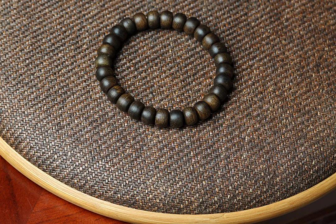 文莱沉香沉水级手串,入门级文莱沉香手串