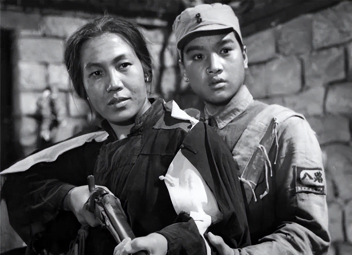 80年代农村看露天电影的震撼场面,70年代广东农村放映电影老照片