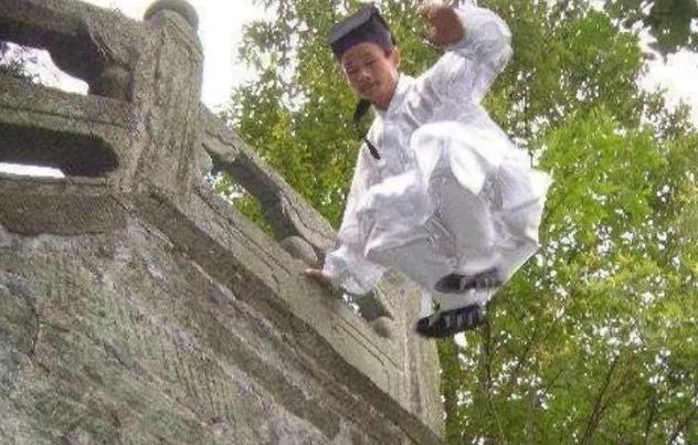 武当山轻功第一人陈师行翻车,世界轻功第一人陈师行