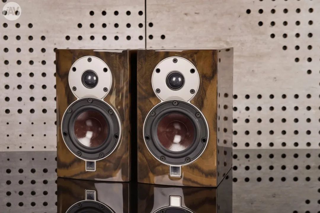 “迷人的SpecialEdition”达尼MENUETSE特别版Hi-Fi书架箱