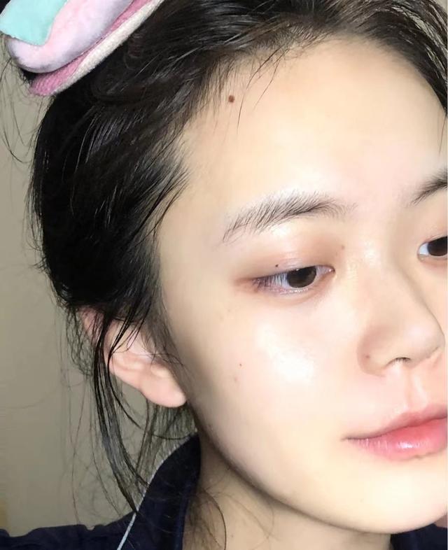 用什么粉底液都脱妆是什么原因,为什么涂完粉底液脸会脱妆