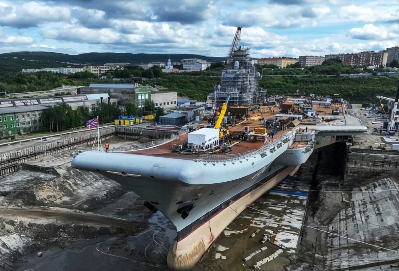 俄唯一航母大修期间为何两次起火,俄唯一航母起火已被扑灭