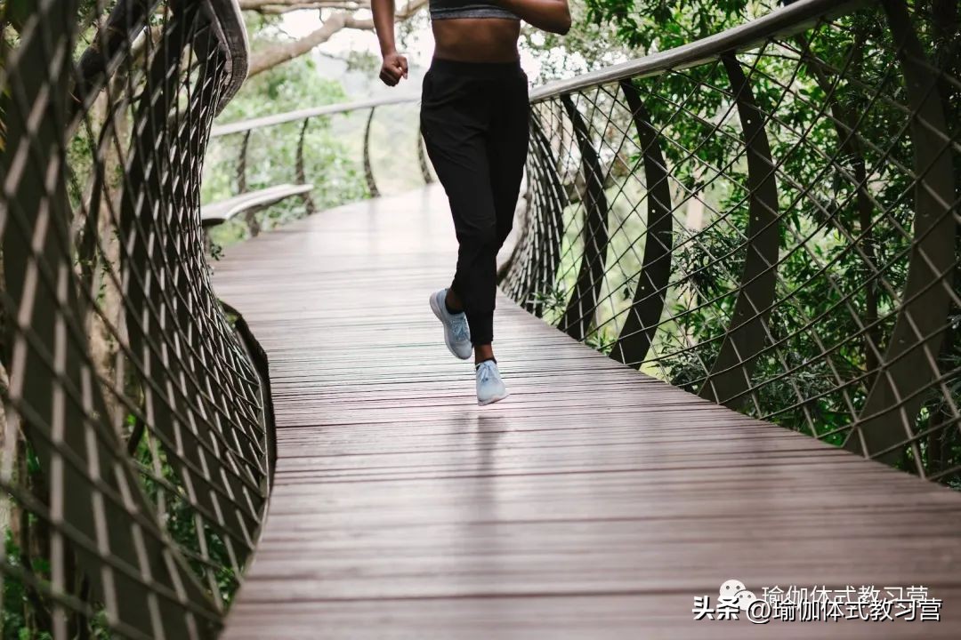 腿部瑜伽动作,适合跑步的瑜伽动作