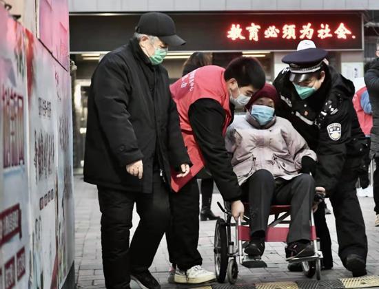 聚是一团火的下一句,聚是一团火散是一道光