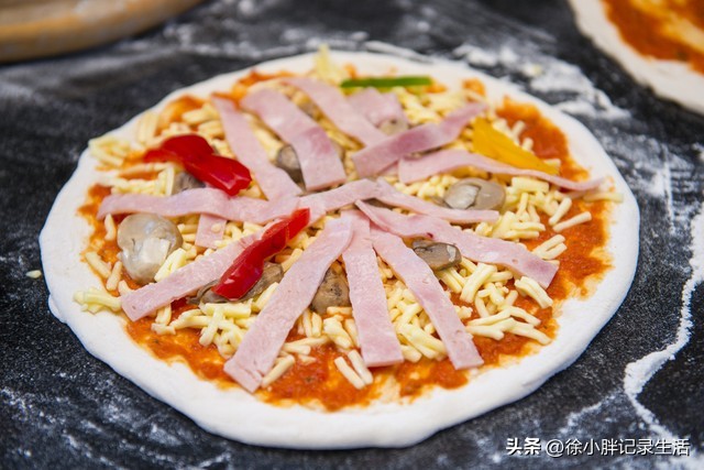 怎样用空气炸锅烤披萨,空气炸锅烤披萨最佳温度和时间