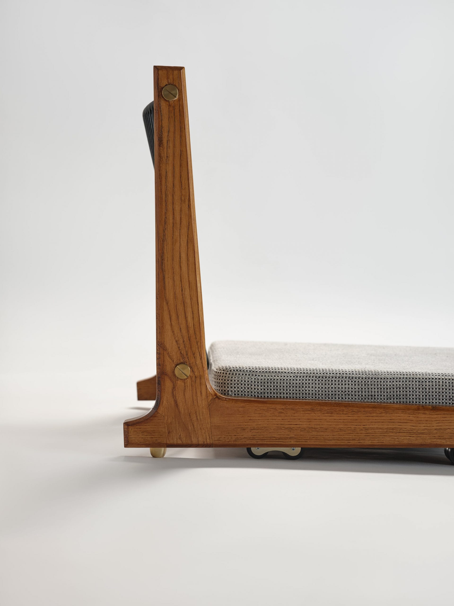 2021在时尚中创意，Dazeen陈列室12款椅子作品赏析