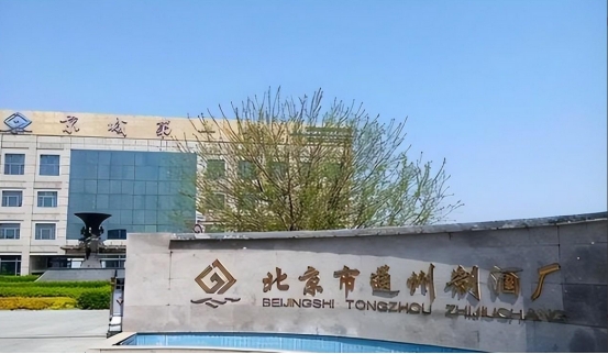 北京一传奇酒，出自县级酒厂，曾破产倒闭20年，今5000块难买一瓶