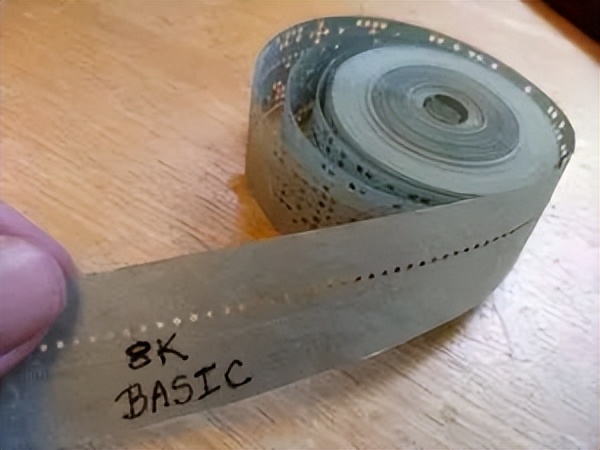 我的无线电之路从父母买电视超高频转换器、玩业余电台就已注定