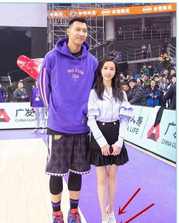 易建联追求过刘亦菲,易建联身价上亿迎娶巴西宝贝