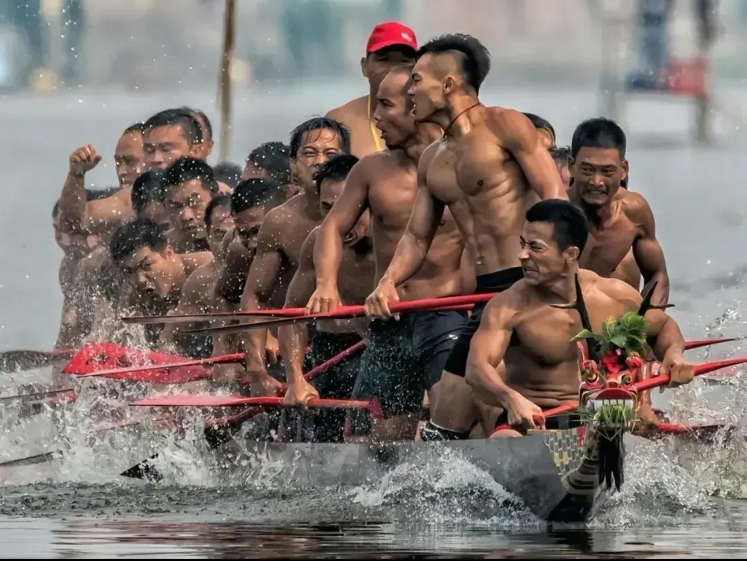 小鲜肉型肌肉男,龙舟赛肌肉男对比小鲜肉
