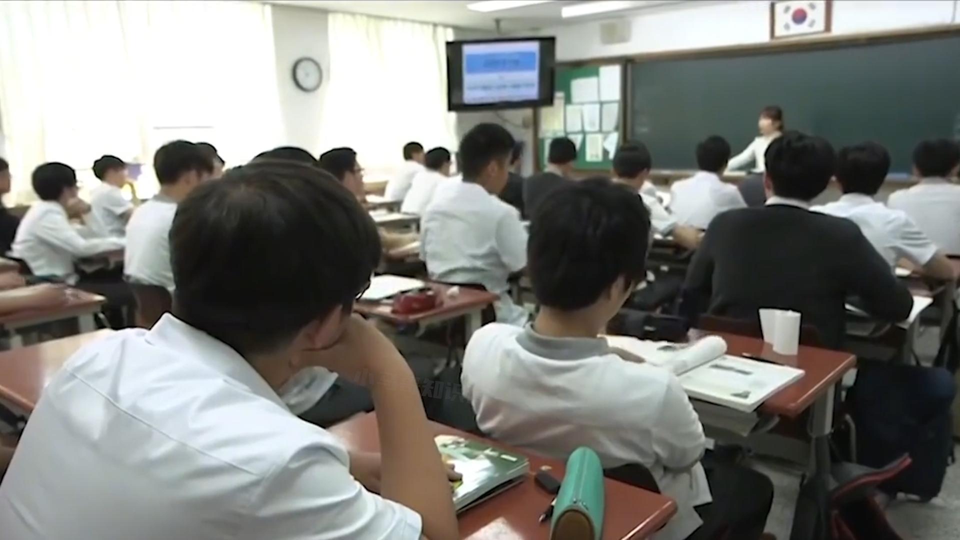 一天只睡三个小时靠咖啡解困,一天只睡四小时四杯拿铁能挺住吗