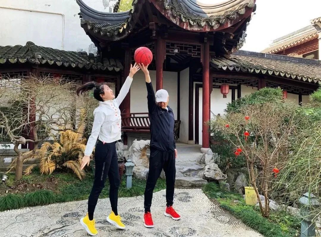 36岁不婚不育，她裸辞回家：吃住全免，太爽了