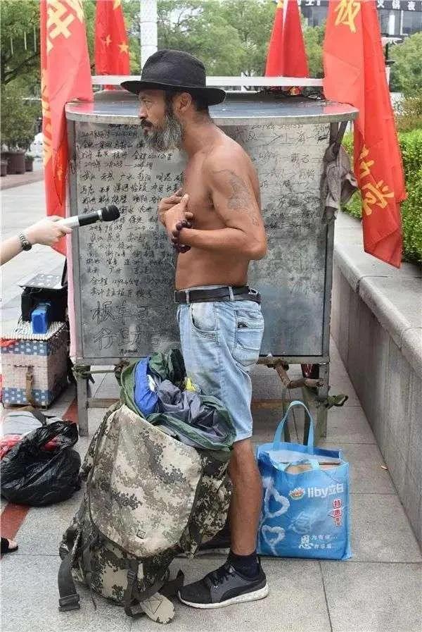 板车哥给女儿读书视频,板车哥经历