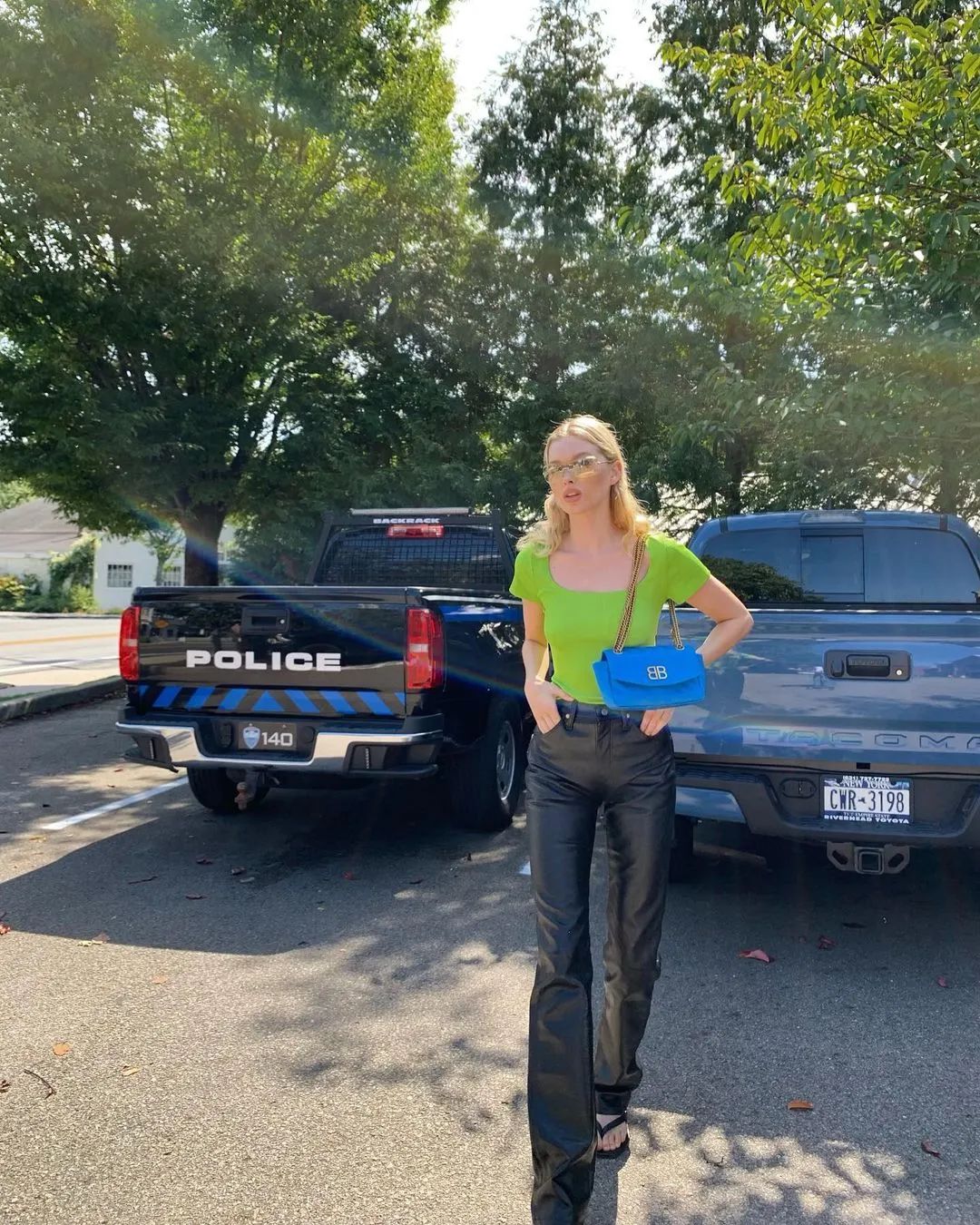 今年流行怎么穿t恤,今年最流行的减龄t恤