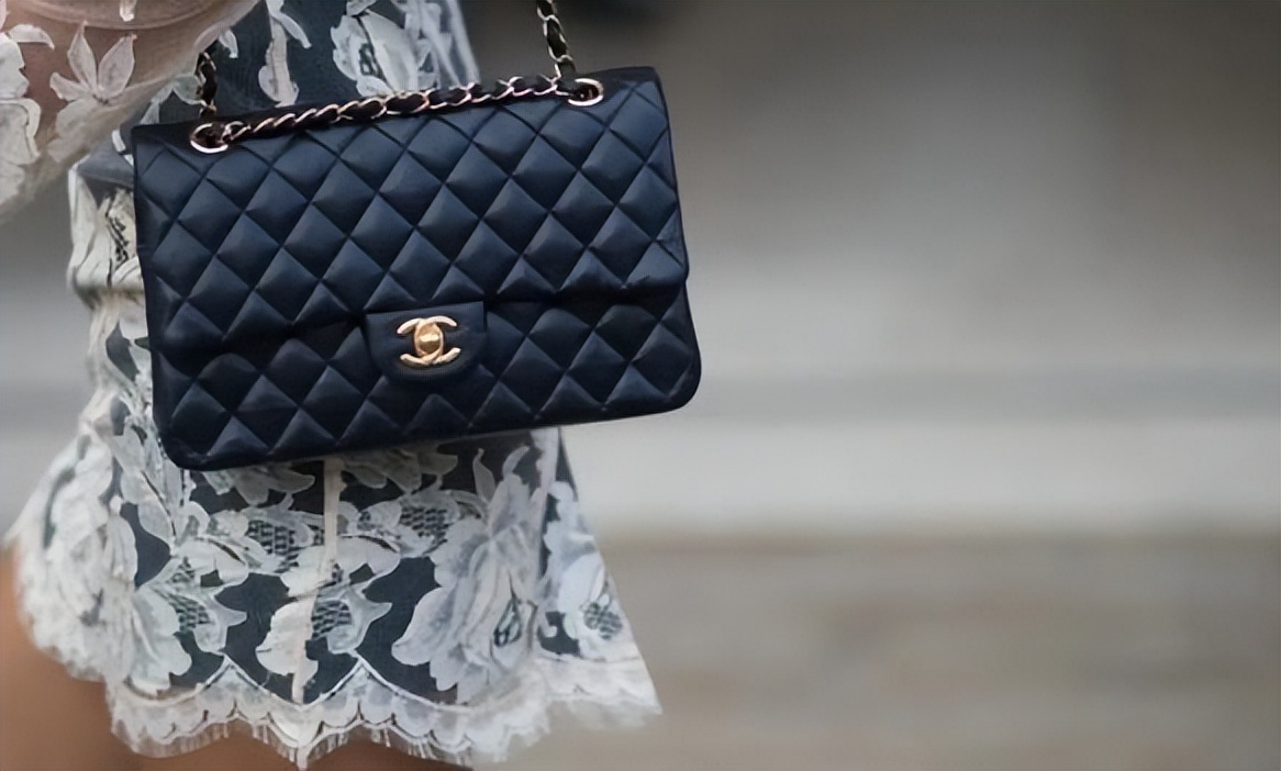 外国人来中国狂买东西,中国游客在日本买奢侈品