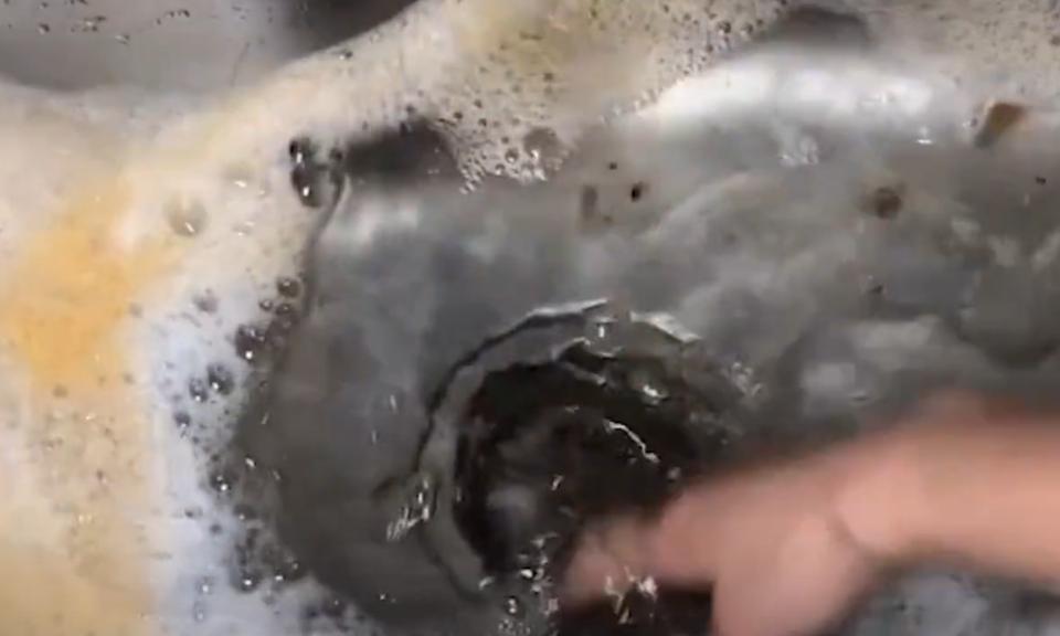 洗碗池下水道溢水疏通妙招,洗手池下水道溢水堵塞疏通方法