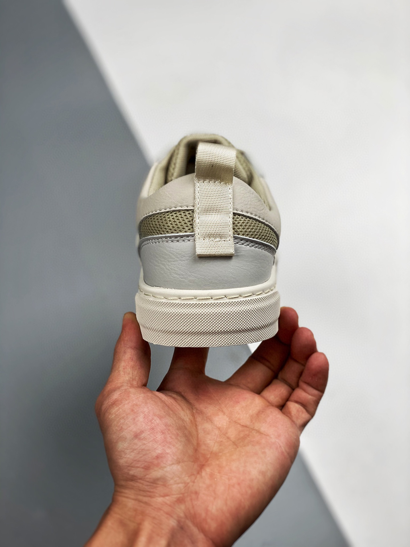 白色阔腿牛仔长裤搭配板鞋秋冬,阔腿牛仔裤搭配板鞋学生党