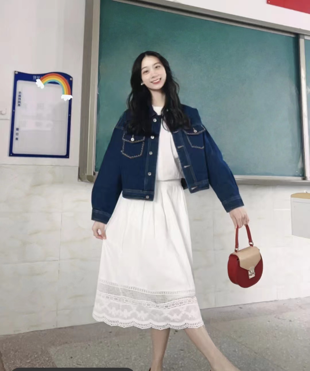 牛仔外套怎么穿搭才好看,牛仔外套的穿搭技巧和方法