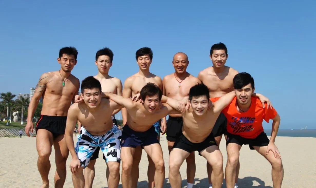 国乒教练肖战家庭成员,国乒教练肖战的真实年龄