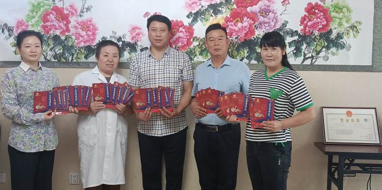 人间自有真情在柳氏三花献爱心