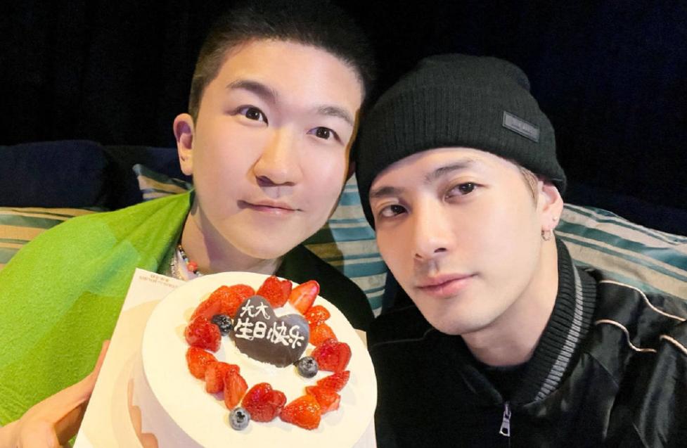 张大大晒登山照为杨幂庆生,张大大晒杨幂庆生照片