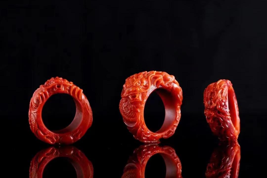 红色迷人眼，雕石入魔障，却要为五斗米折腰？