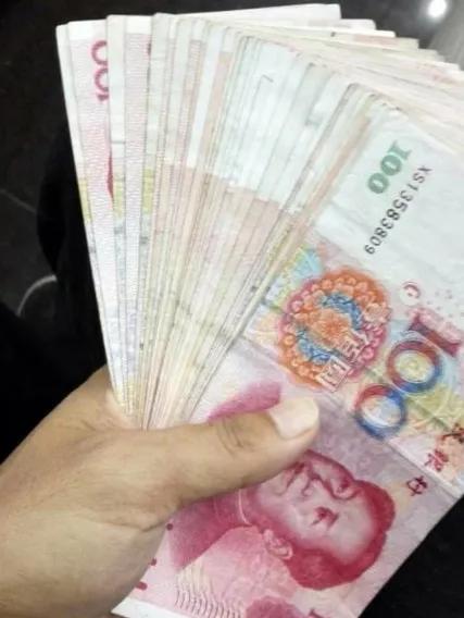 “伟哥”部长花两万买校花*夜初**，*养包**条件刁，看校花如何面对绝境