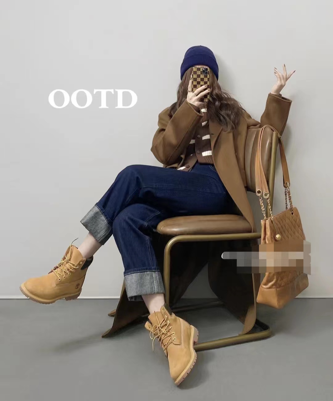 外套秋冬蓝色搭配什么颜色,秋冬比较显高级的颜色搭配