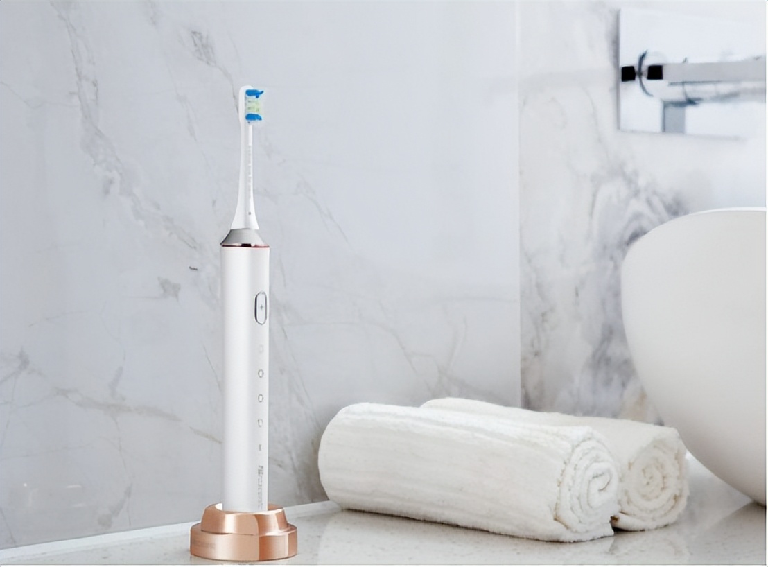 飞利浦usmile电动牙刷哪个更好,欧乐b和飞利浦扉乐电动牙刷评测